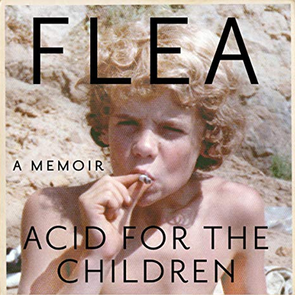 Capa do livro Acid for the Children de Flea. A capa mostra a foto de Flea ainda criança fumando um cigarro.